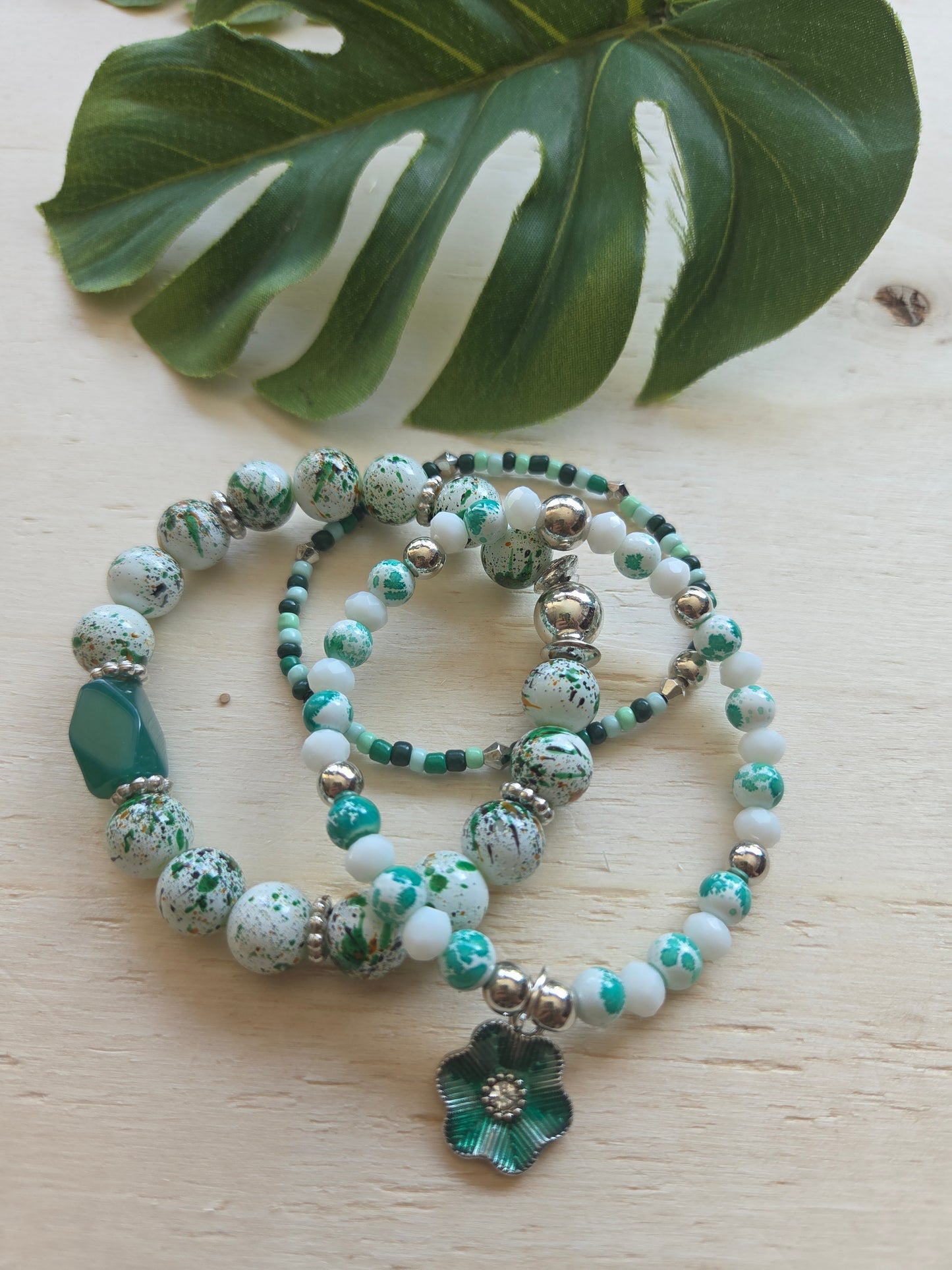 Armbänder Grün mit  Blüten AH  3er-Set