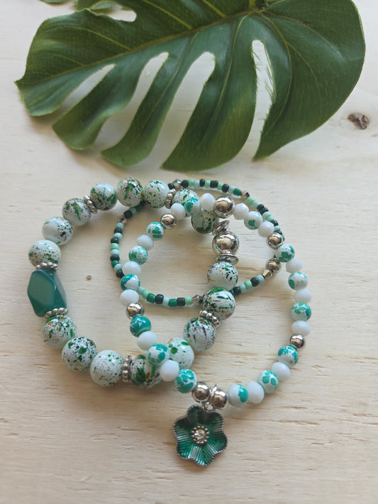 Armbänder Grün mit  Blüten AH  3er-Set