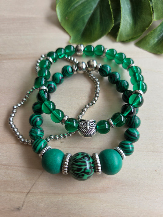 Armbänder grün mit Leo Perle  3er-Set