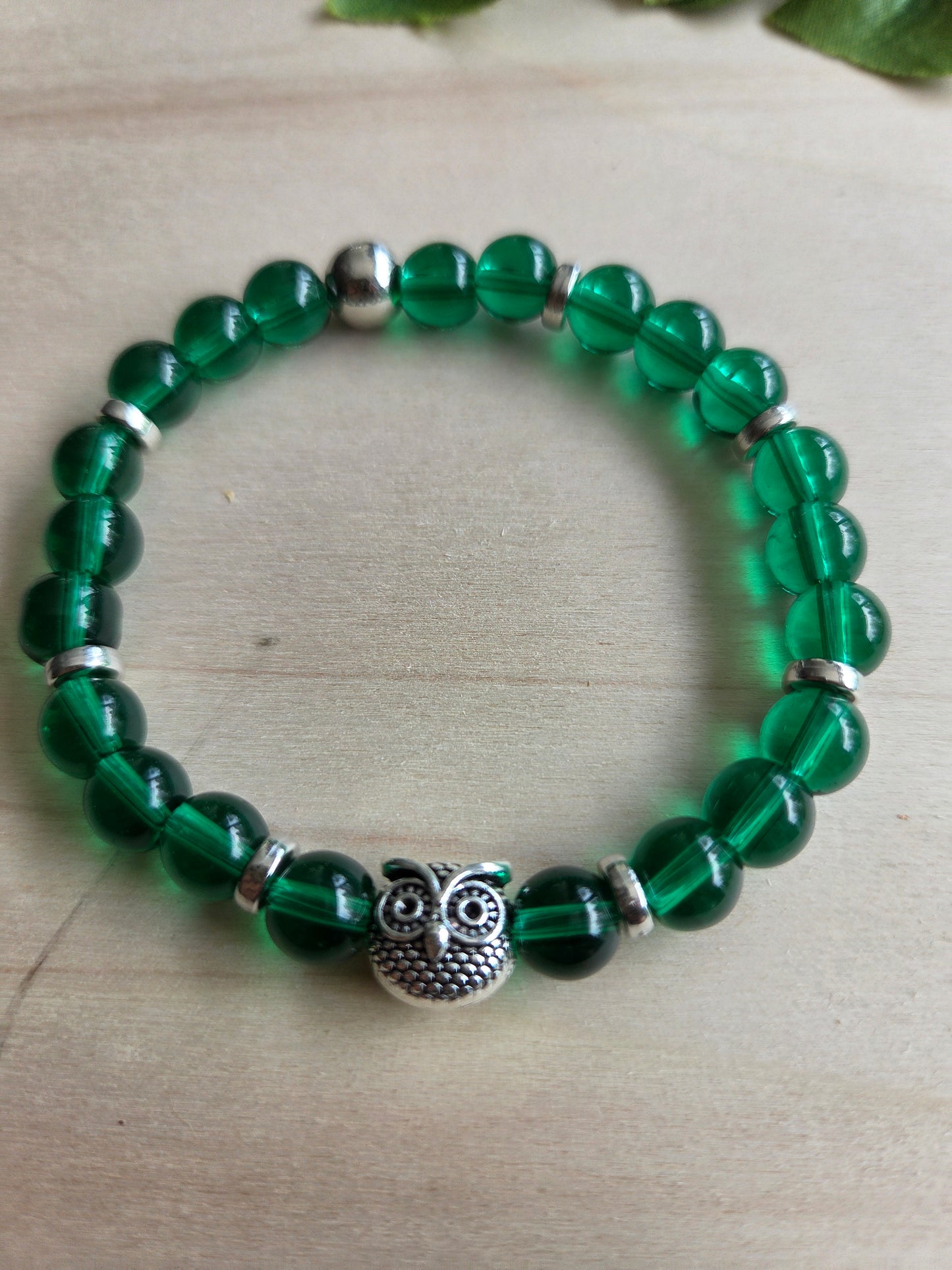 Armbänder grün mit Leo Perle  3er-Set