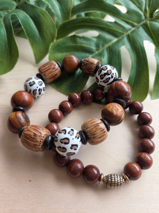 Armbänder mit Leo Kugeln Holz braun