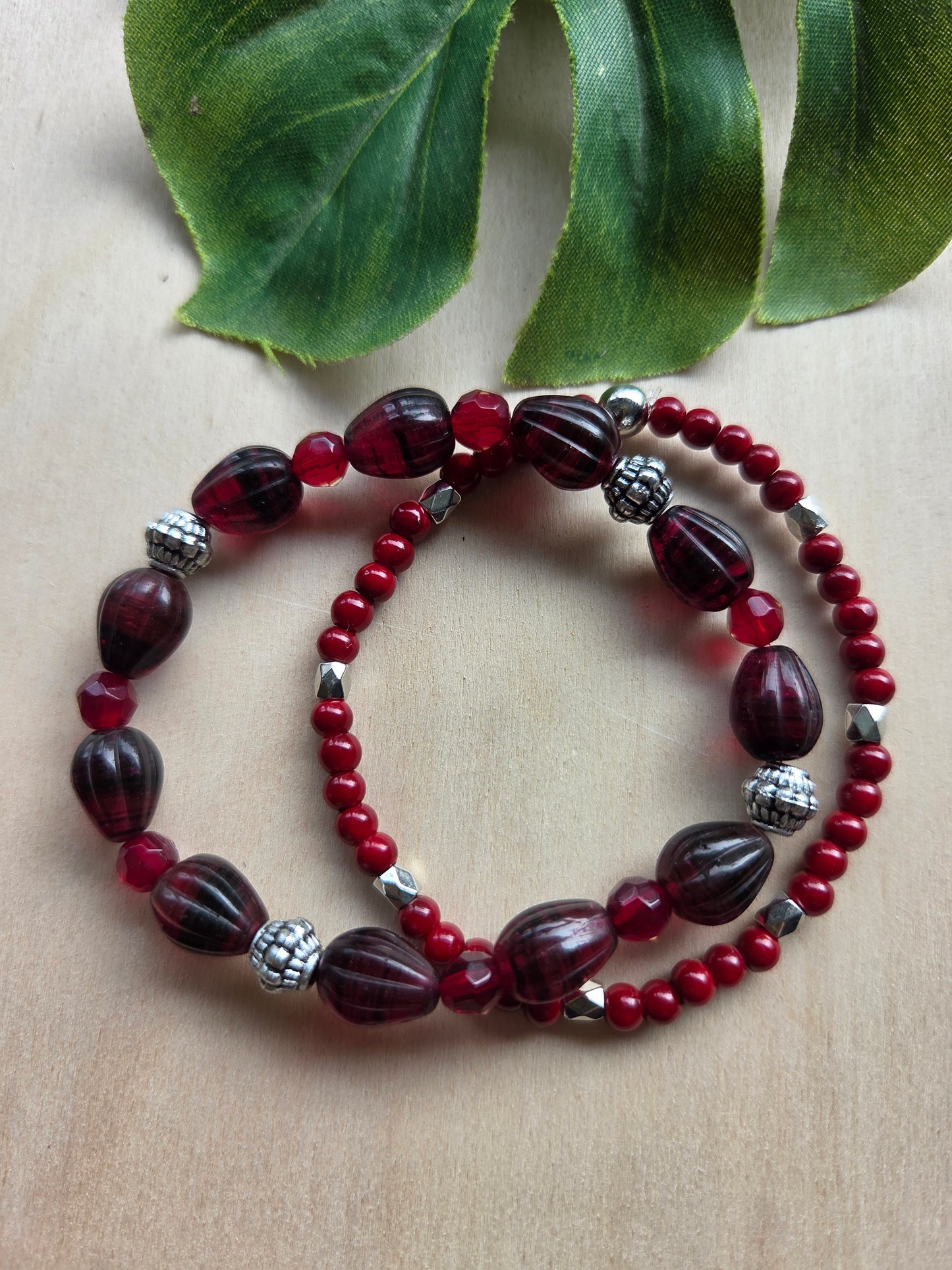 Armbänder mit Leo Kugel rot 3er-Set