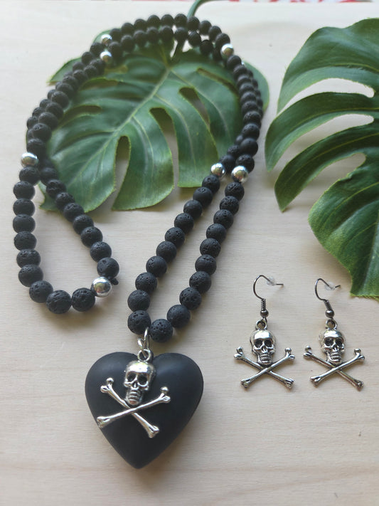 Halskette mit Herz Totenkopf und Ohrringen