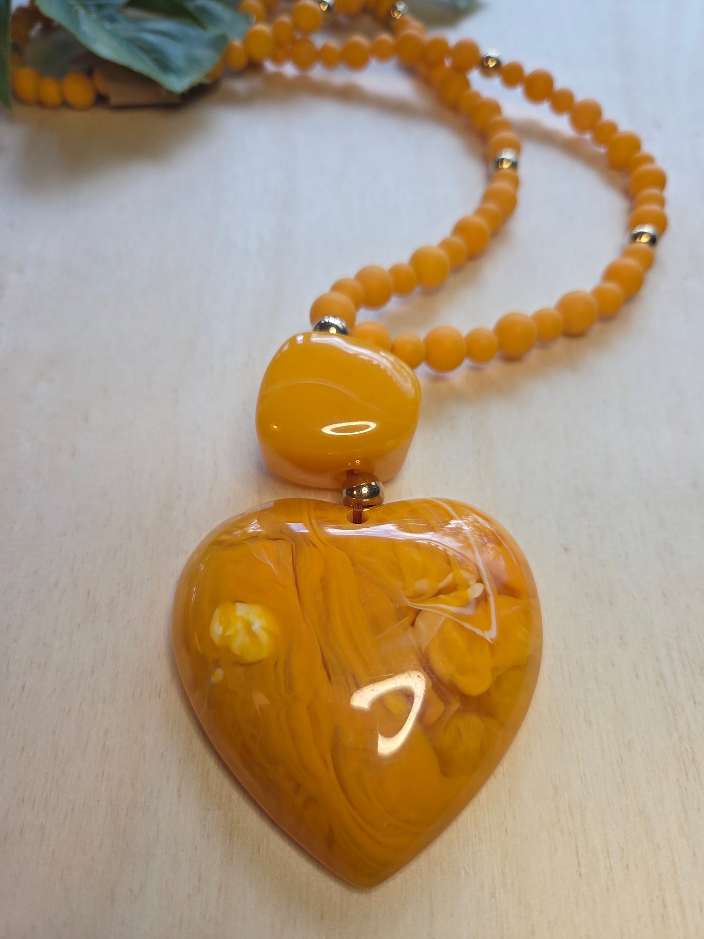 Halskette mit AH Herz Big Orange