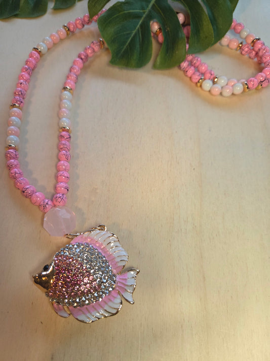 Halskette mit AH Fisch Rosa