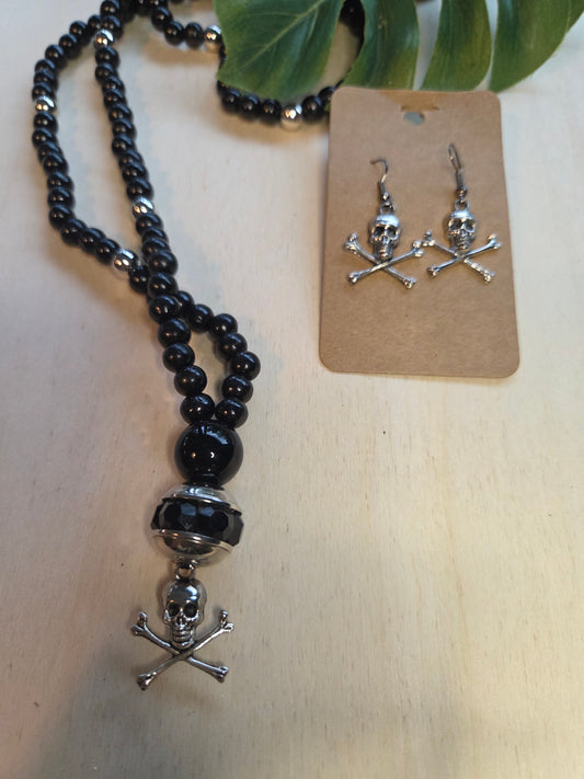 Halskette mit Totenkopf schwarz und Ohrringen
