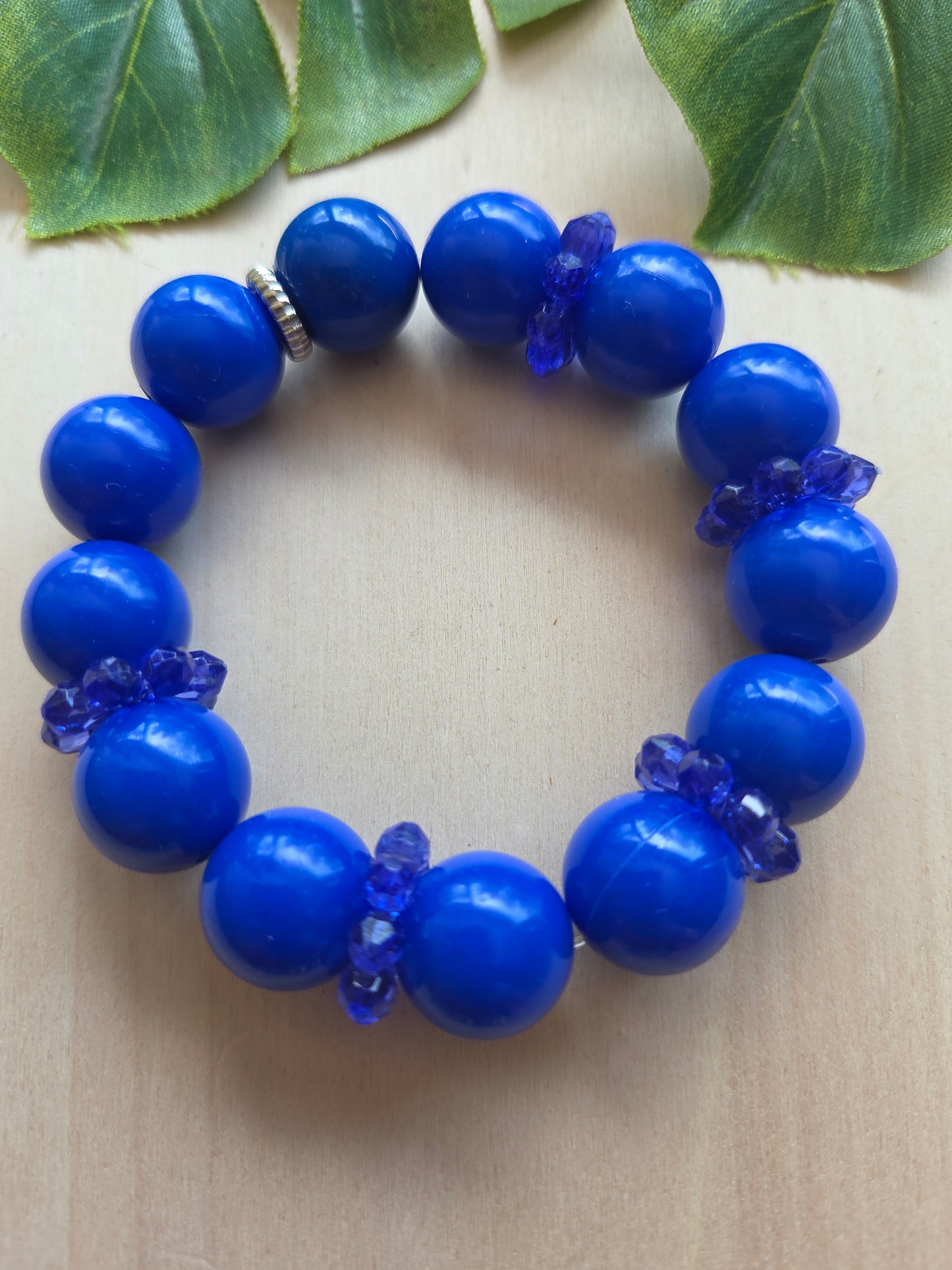 Armbänder blau mit Blüten Perlen