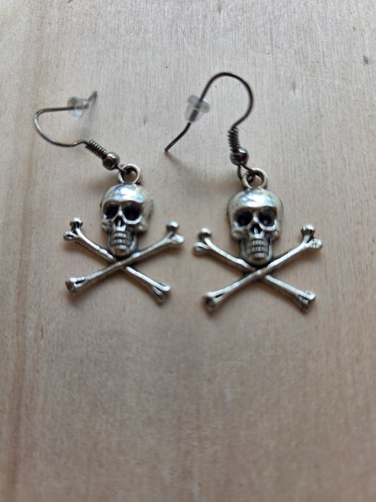 Armbänder  Große Perlen schwarz mit Totenkopf und Ohringen