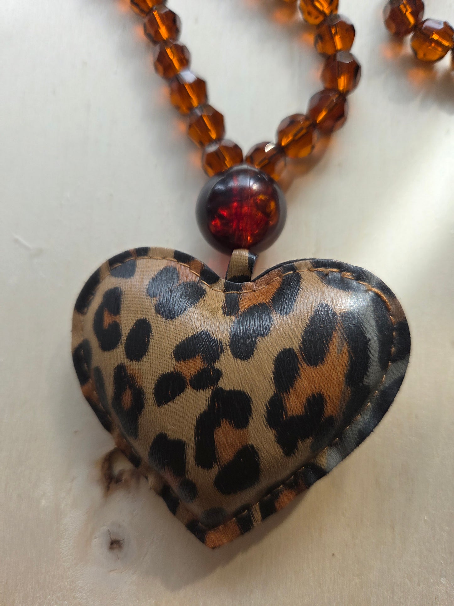 Halskette Glas/Stein mit Leo Herz groß