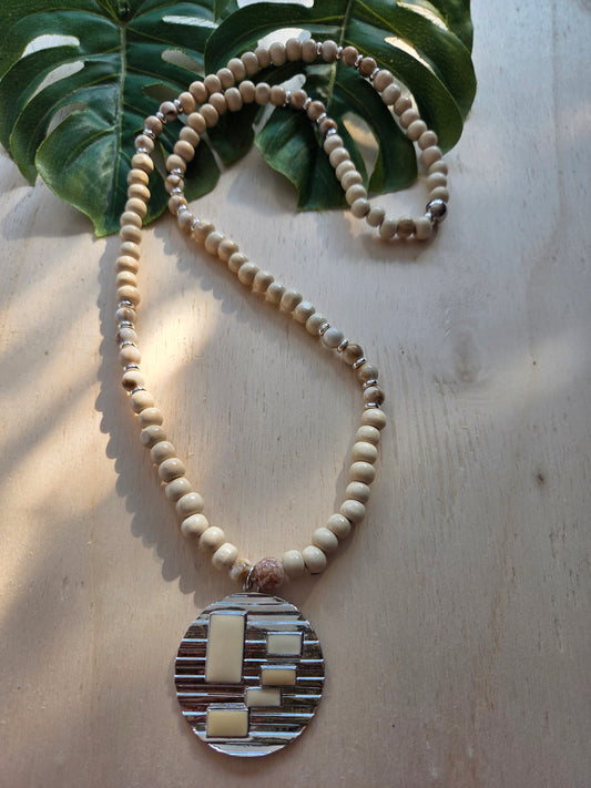 Halskette beige mit AH Modisch