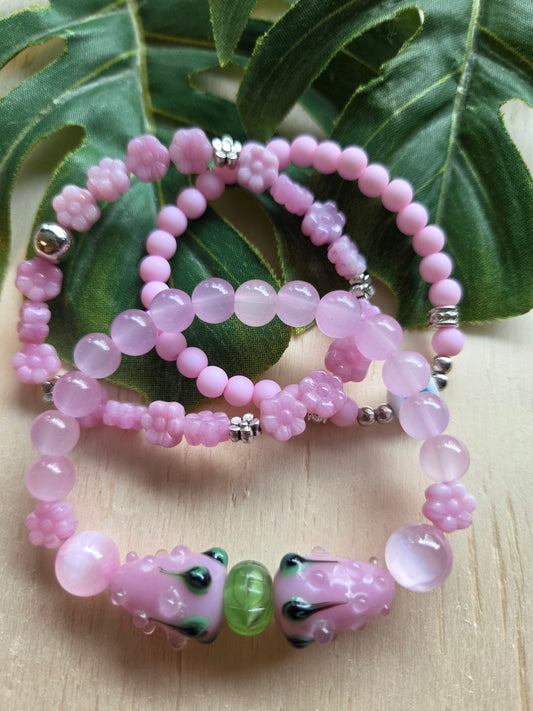 Armbänder 3 er Set Rosa  mit schönen Blüten Glasperlen