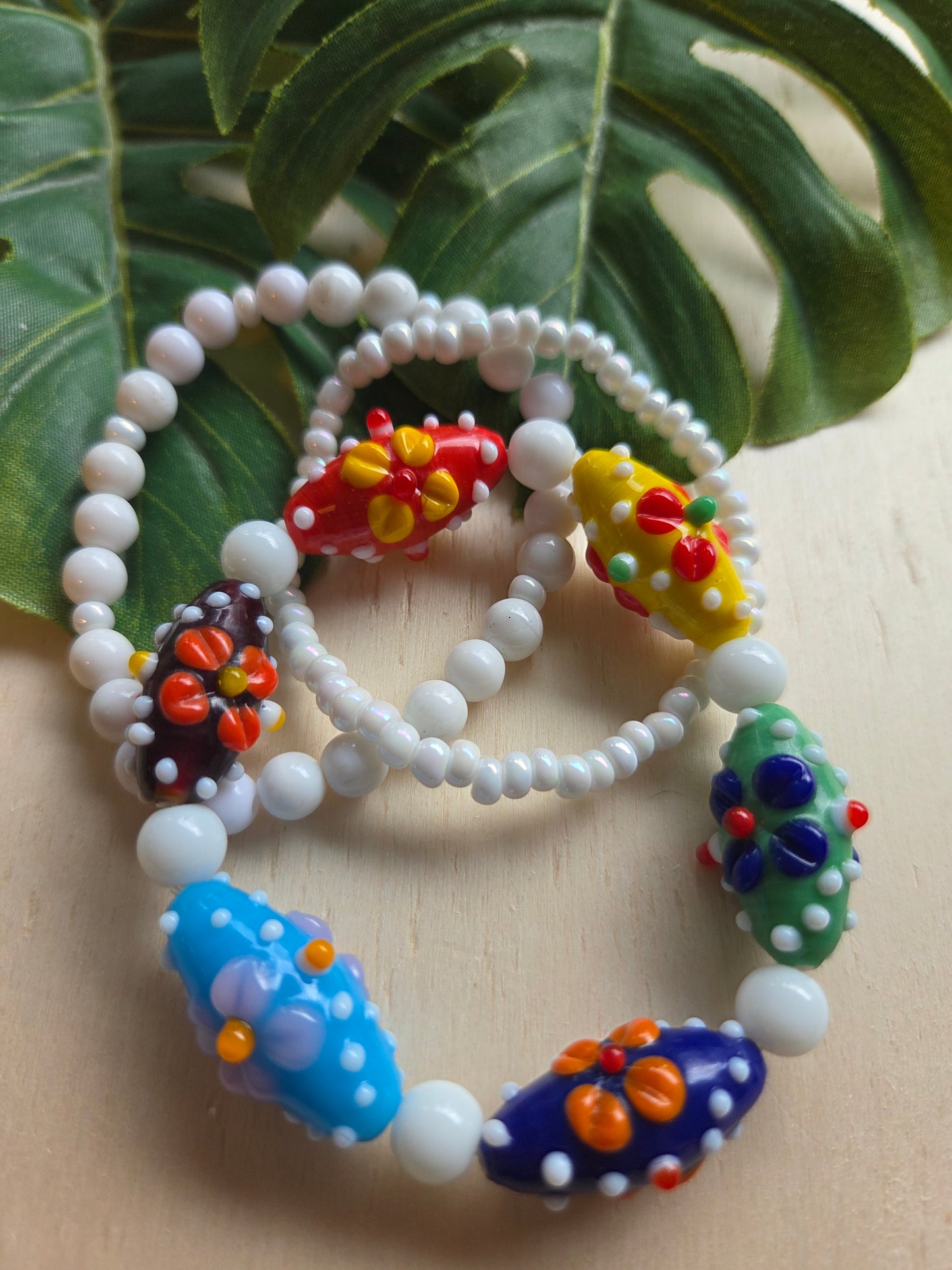 Armbänder weiß/bunt 3er Set  Blütenperlen