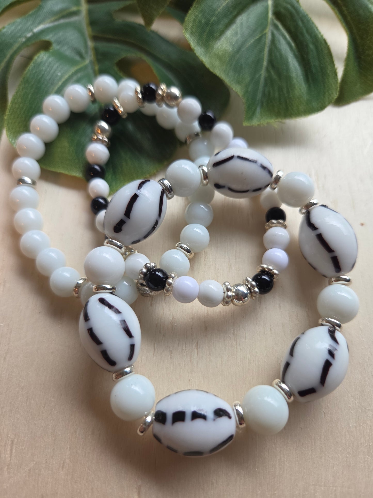 Armbänder 3er Set Perlen weiß mit schwarz