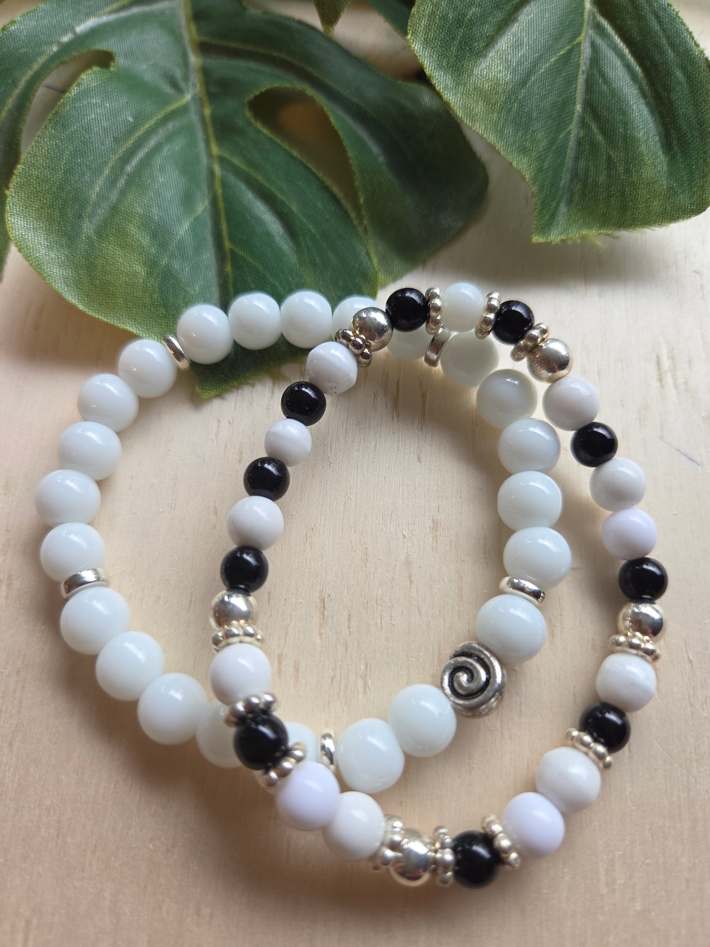 Armbänder 3er Set Perlen weiß mit schwarz