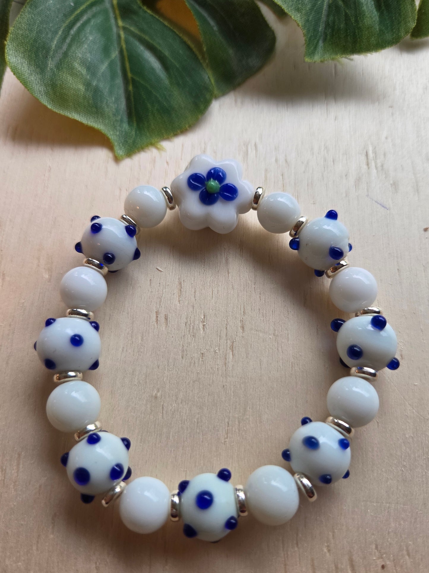 Armbänder 3er Set Perlen mit Blüten weiß/blau