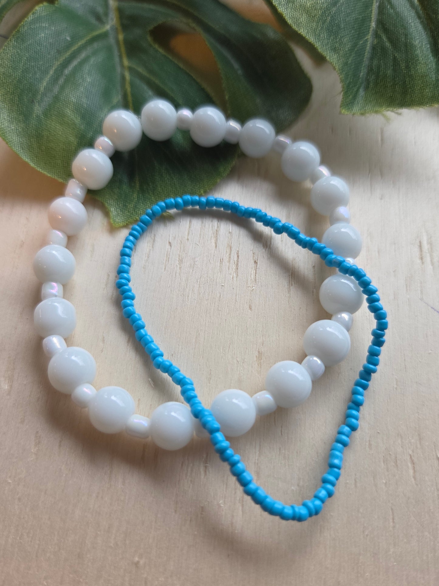 Armbänder 3er Set  weiß/Blau schöne Steinperlen
