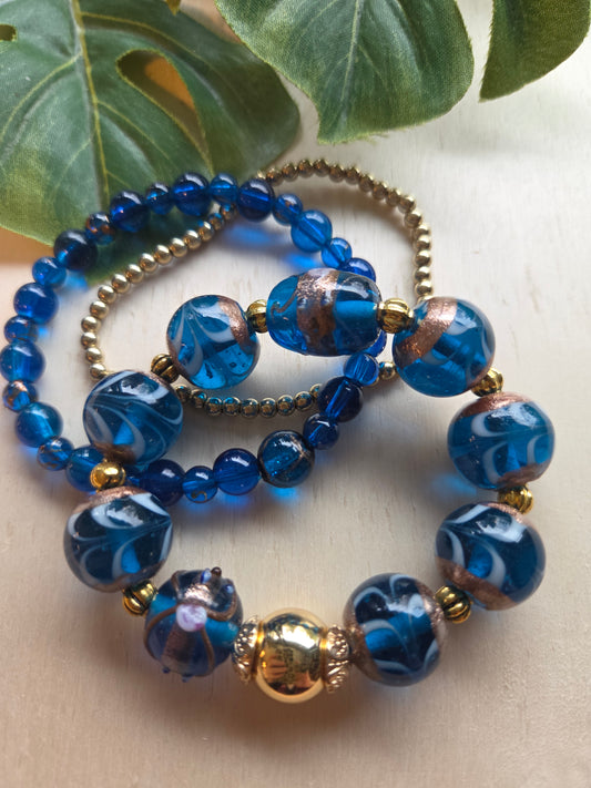 Armbänder 3er Set Glas Perlen blau und Goldfarbe