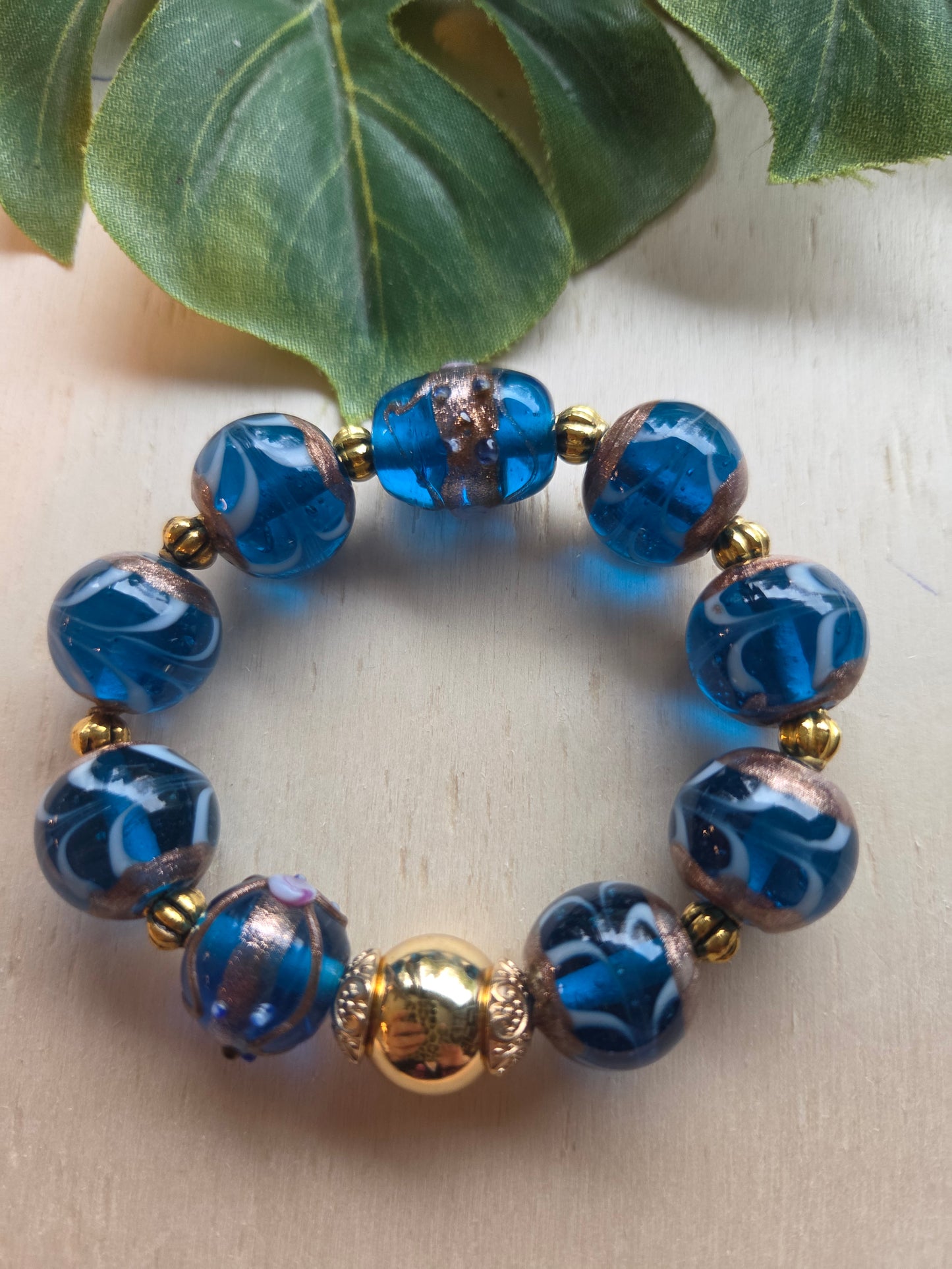 Armbänder 3er Set Glas Perlen blau und Goldfarbe