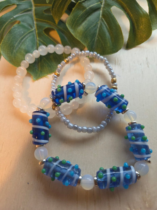 Armbänder 3er Set Glas Perlen blau/weiß