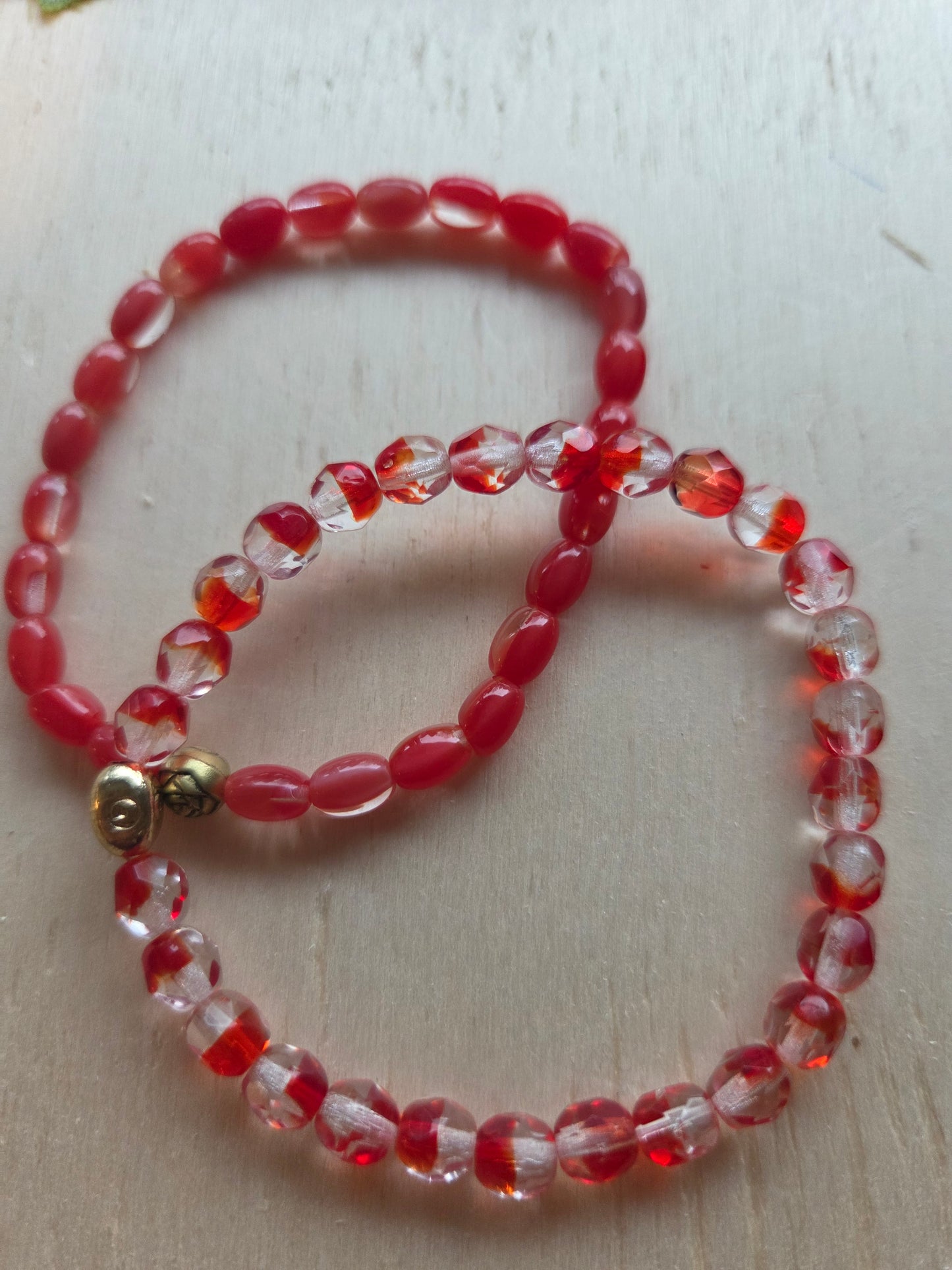 Armbänder 3er Set Perlen Rot mit schönem Stein
