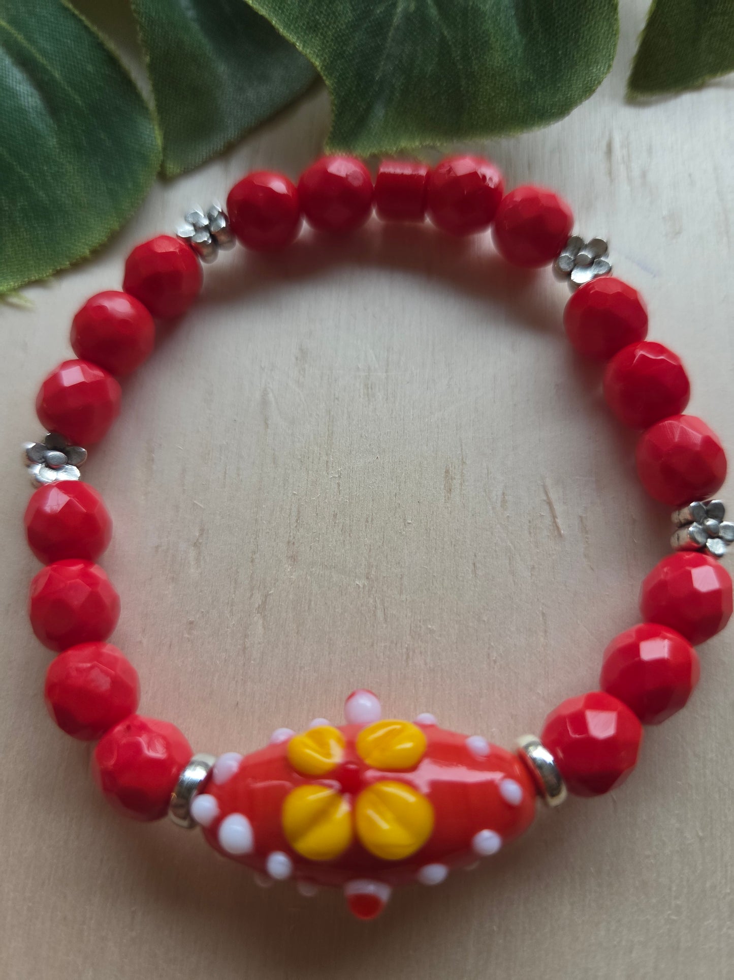 Armbänder 3er Set Perlen Rot mit Blüte