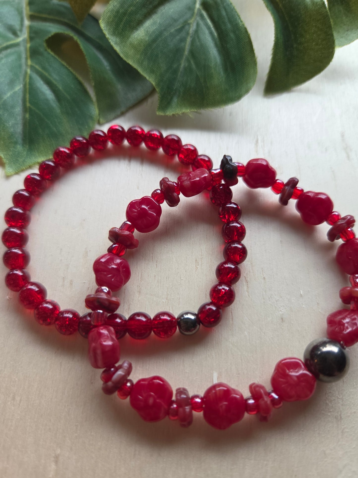 Armbänder 3er Set Rot mit Blüten Perlen