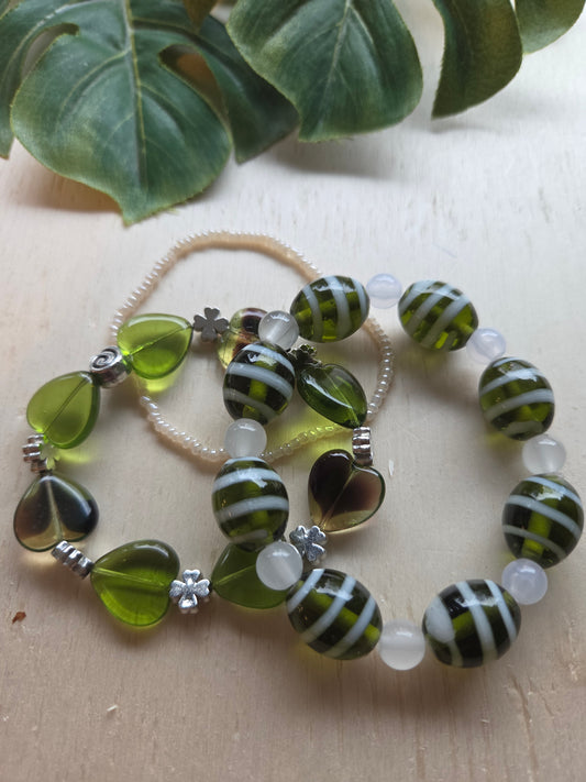 Armbänder 3er Set Oliv Grüne Perlen mit Weiß