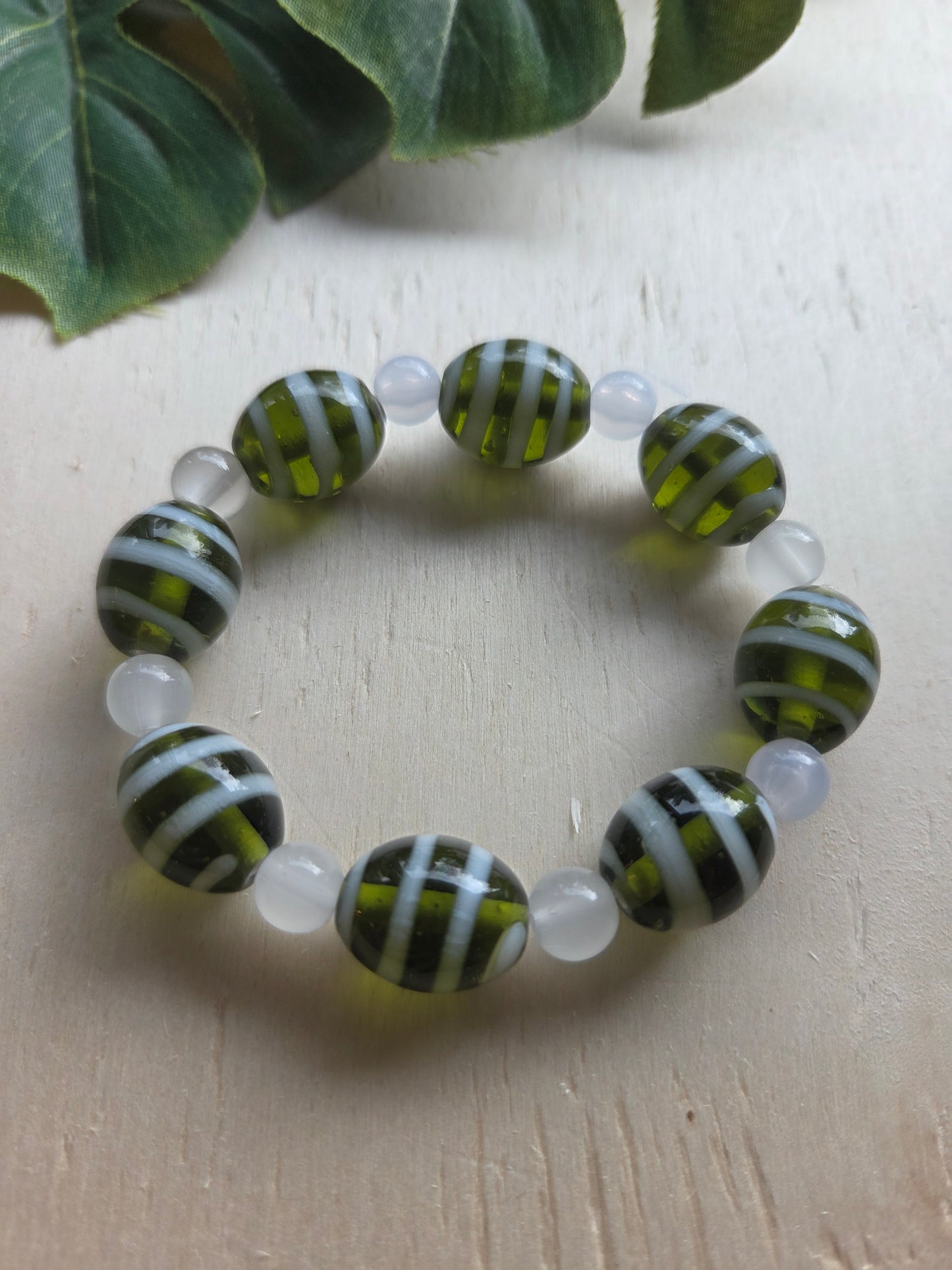 Armbänder 3er Set Oliv Grüne Perlen mit Weiß