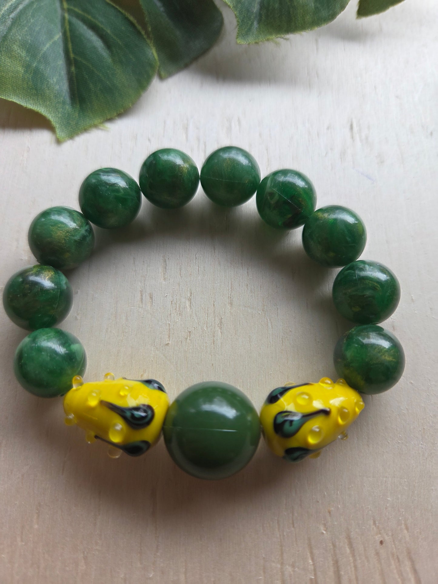 Armbänder 3 er Set grün mit Blüten Perlen Gelb