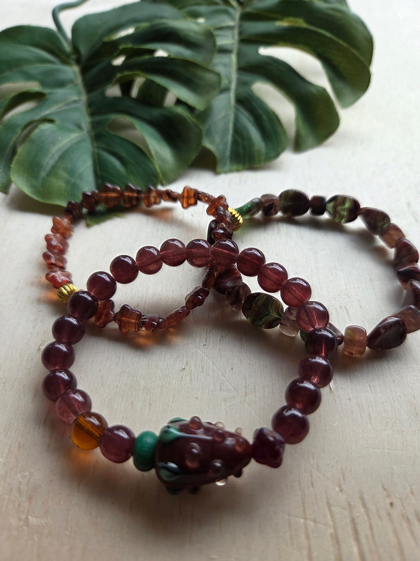 Armbänder 3 er Set mit Glas Blüten Perle braun