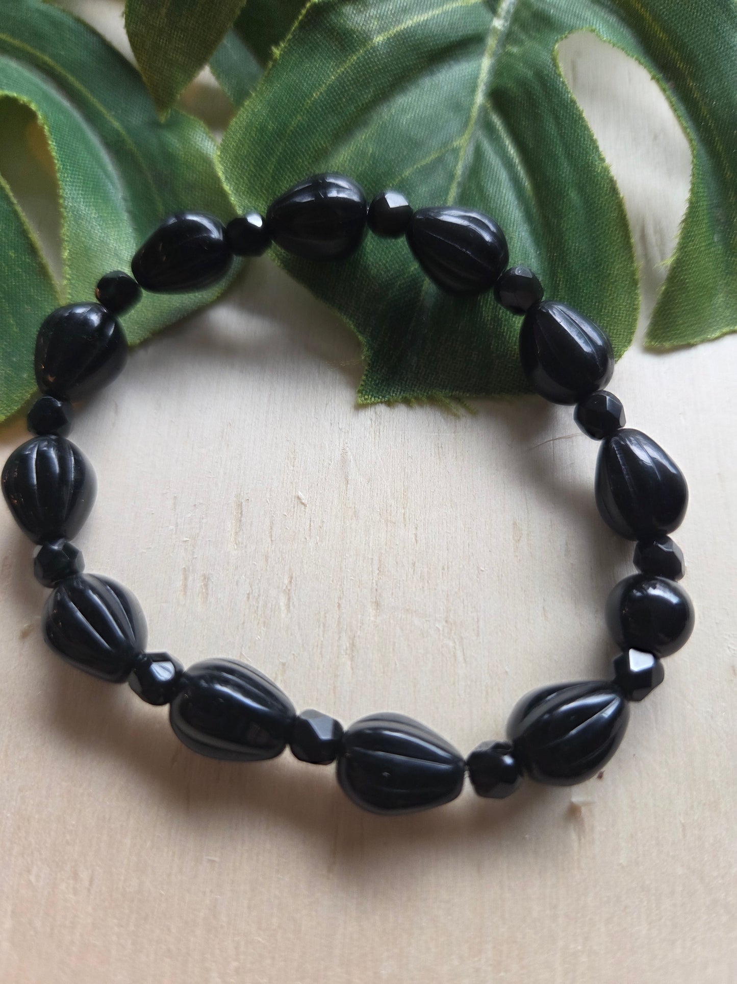 Armbänder 3 er Set schwarz mit Blütenperlen