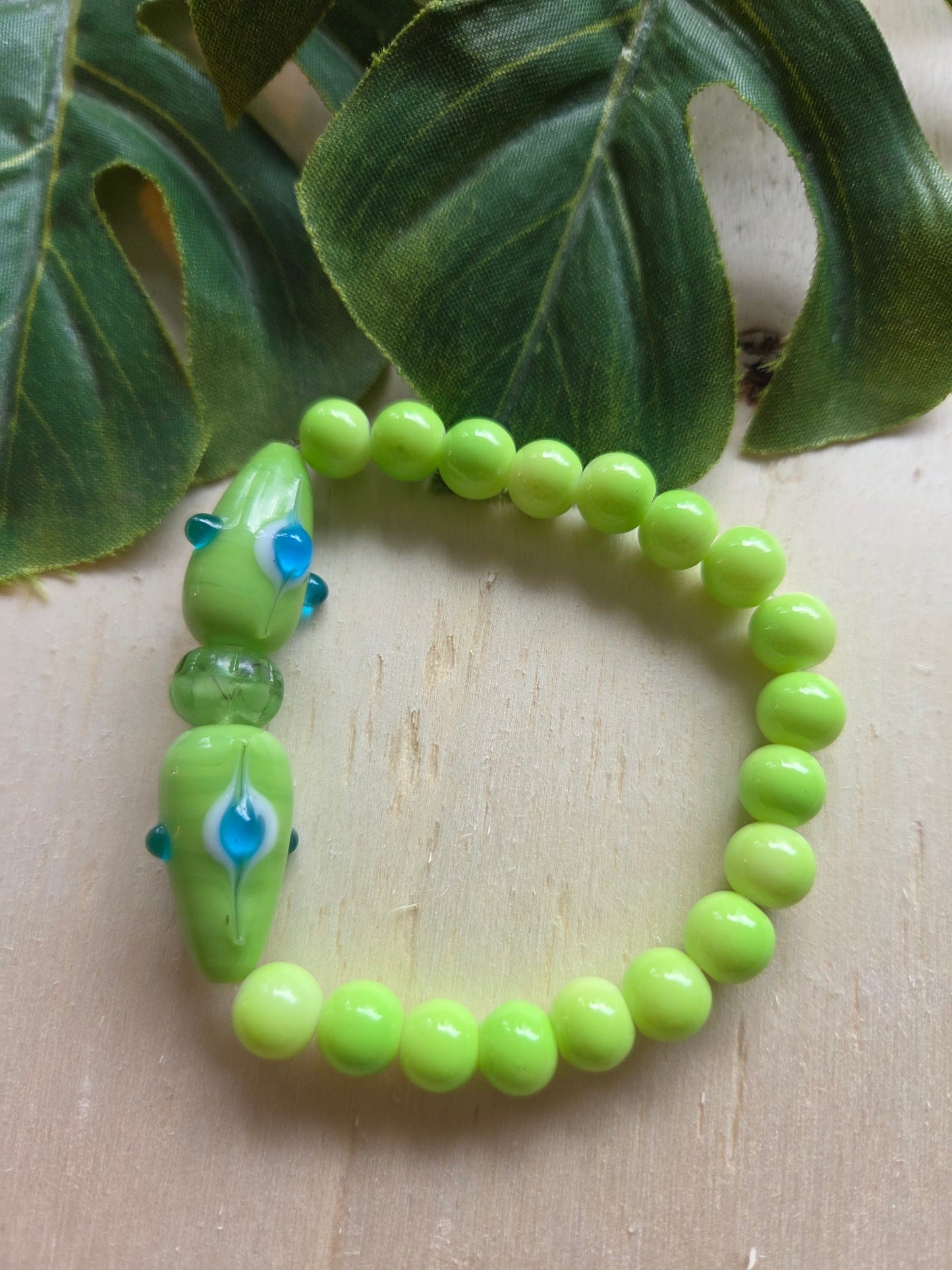 Armbänder 3er Set Grün mit Blüten Perlen