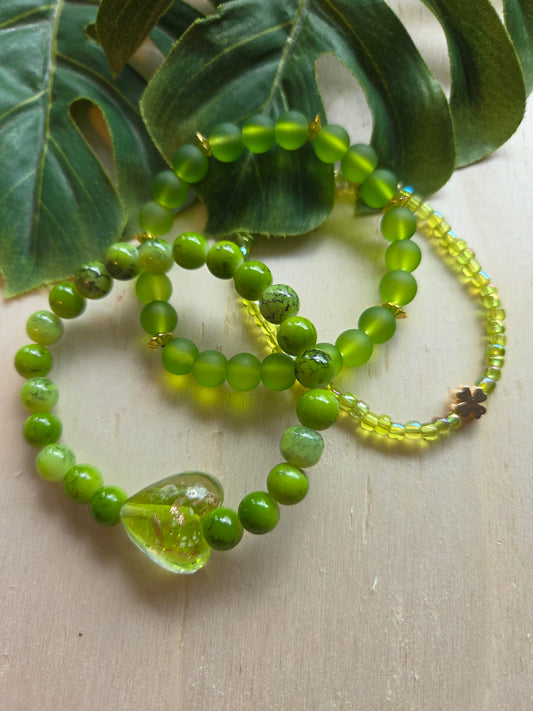 Armbänder 3er Set grün mit Glas Herz