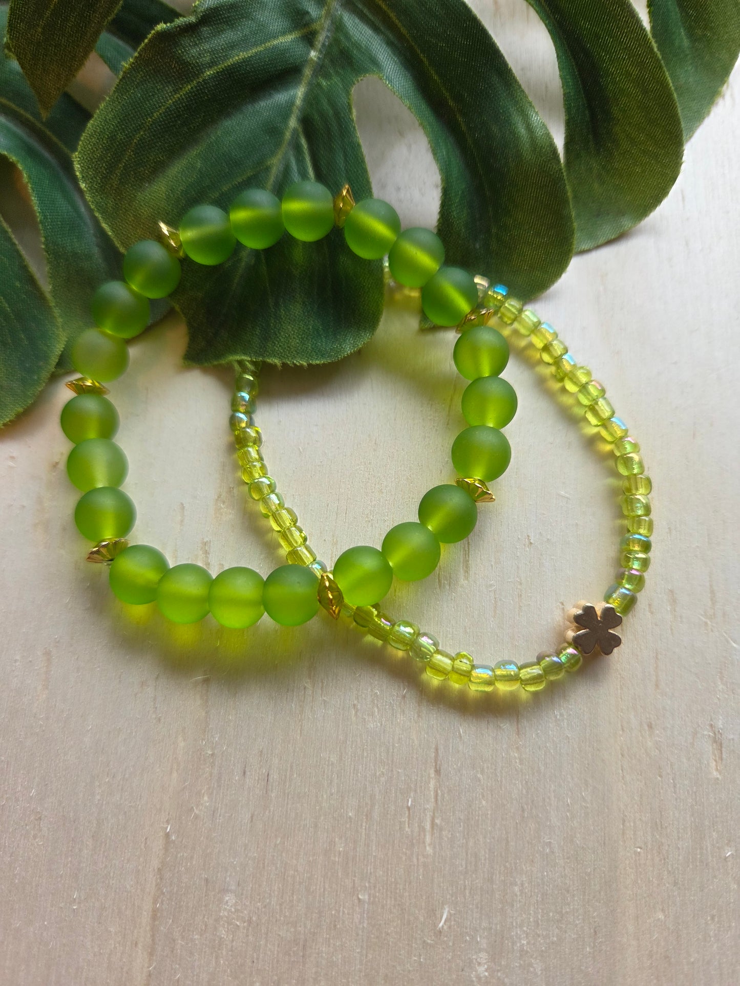 Armbänder 3er Set grün mit Glas Herz