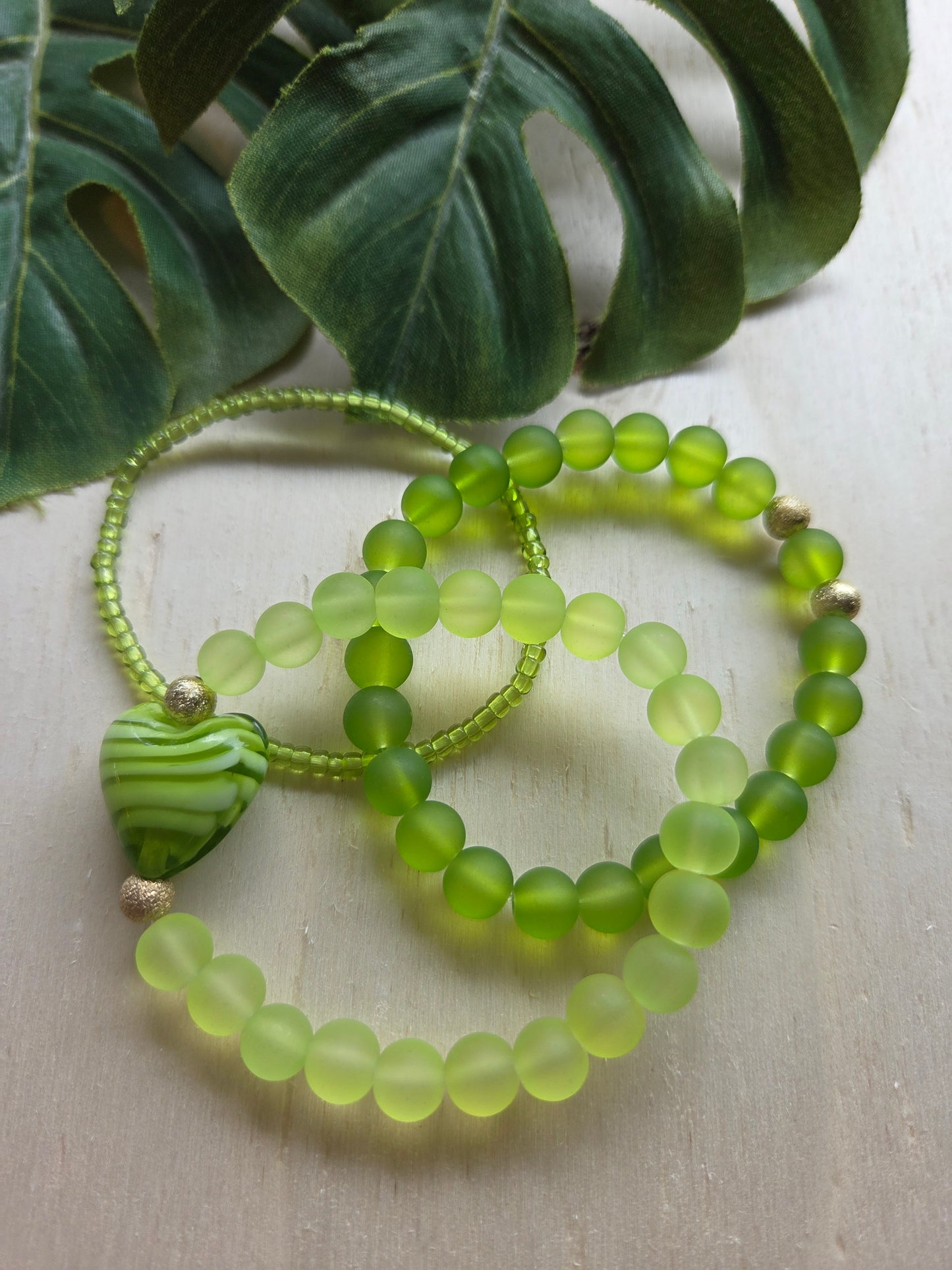 Armbänder 3er Set grün mit Glas Herz