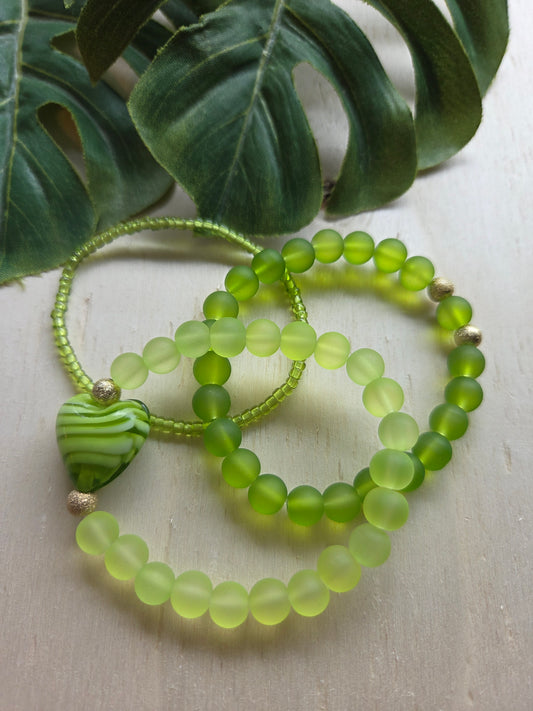 Armbänder 3er Set grün mit Glas Herz