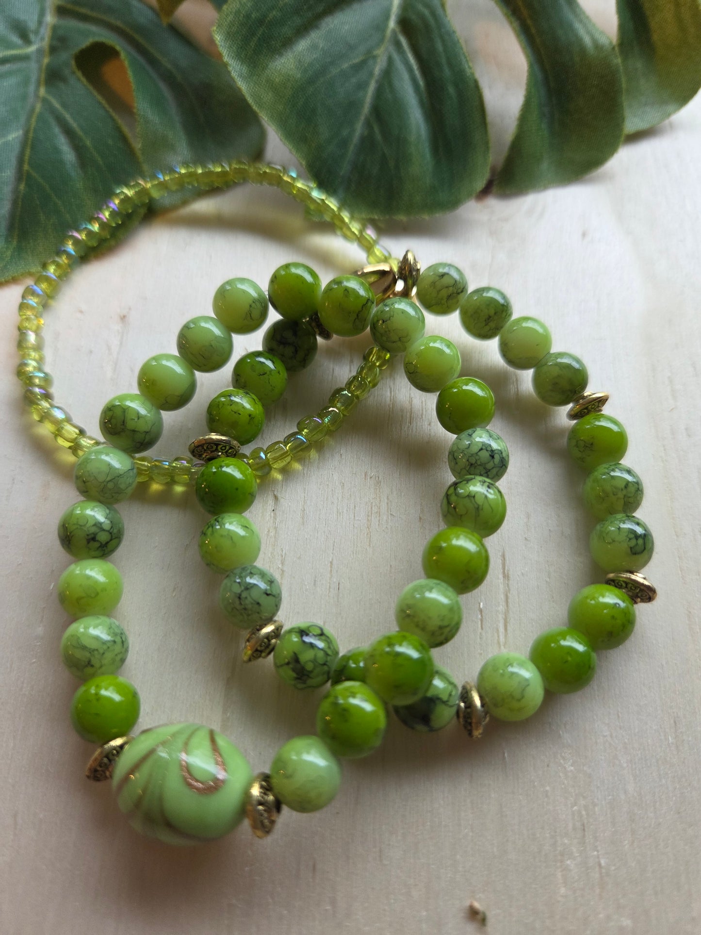 Armbänder 3 Set Grün mit schöner Kugel