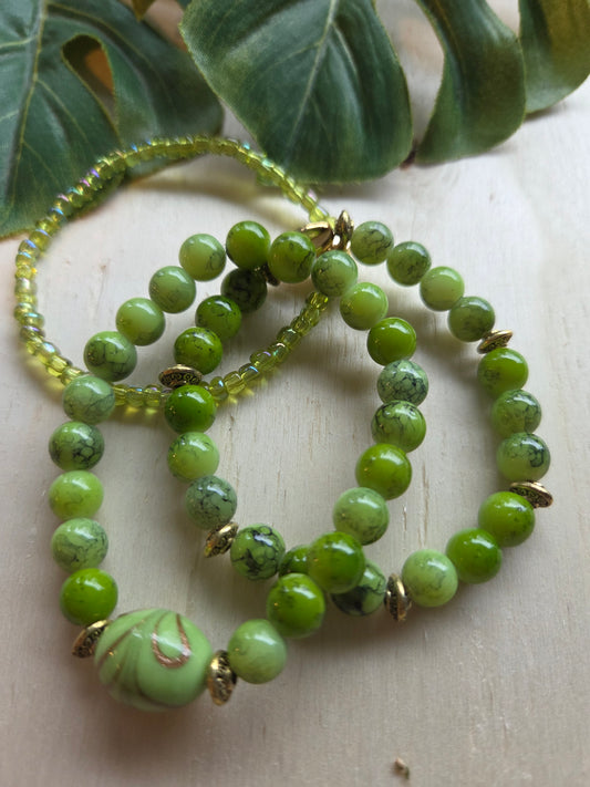 Armbänder 3 Set Grün mit schöner Kugel