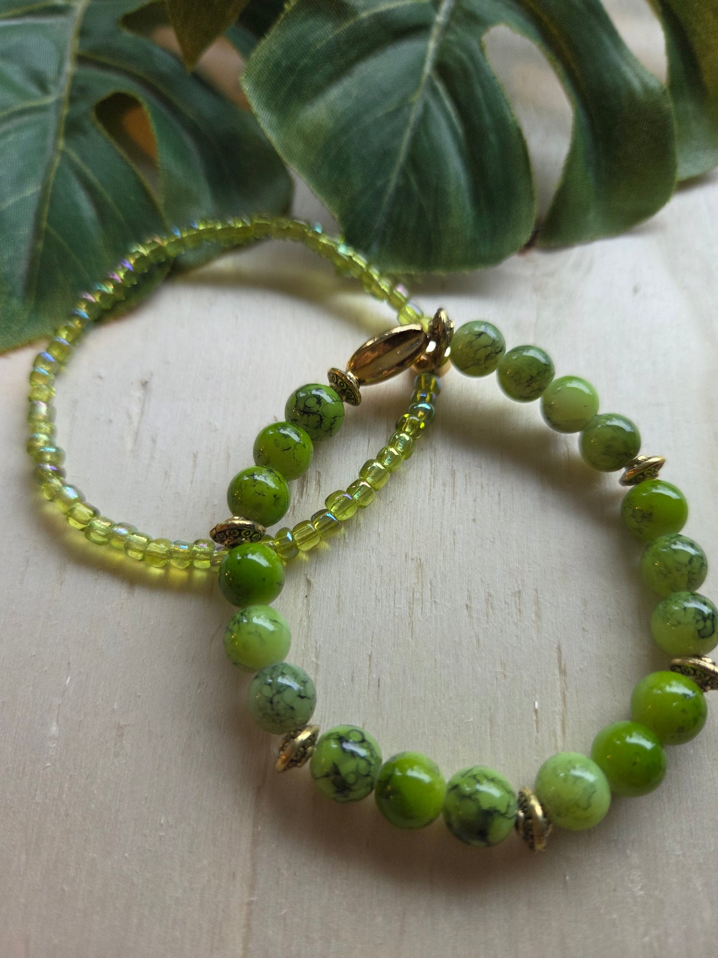 Armbänder 3 Set Grün mit schöner Kugel